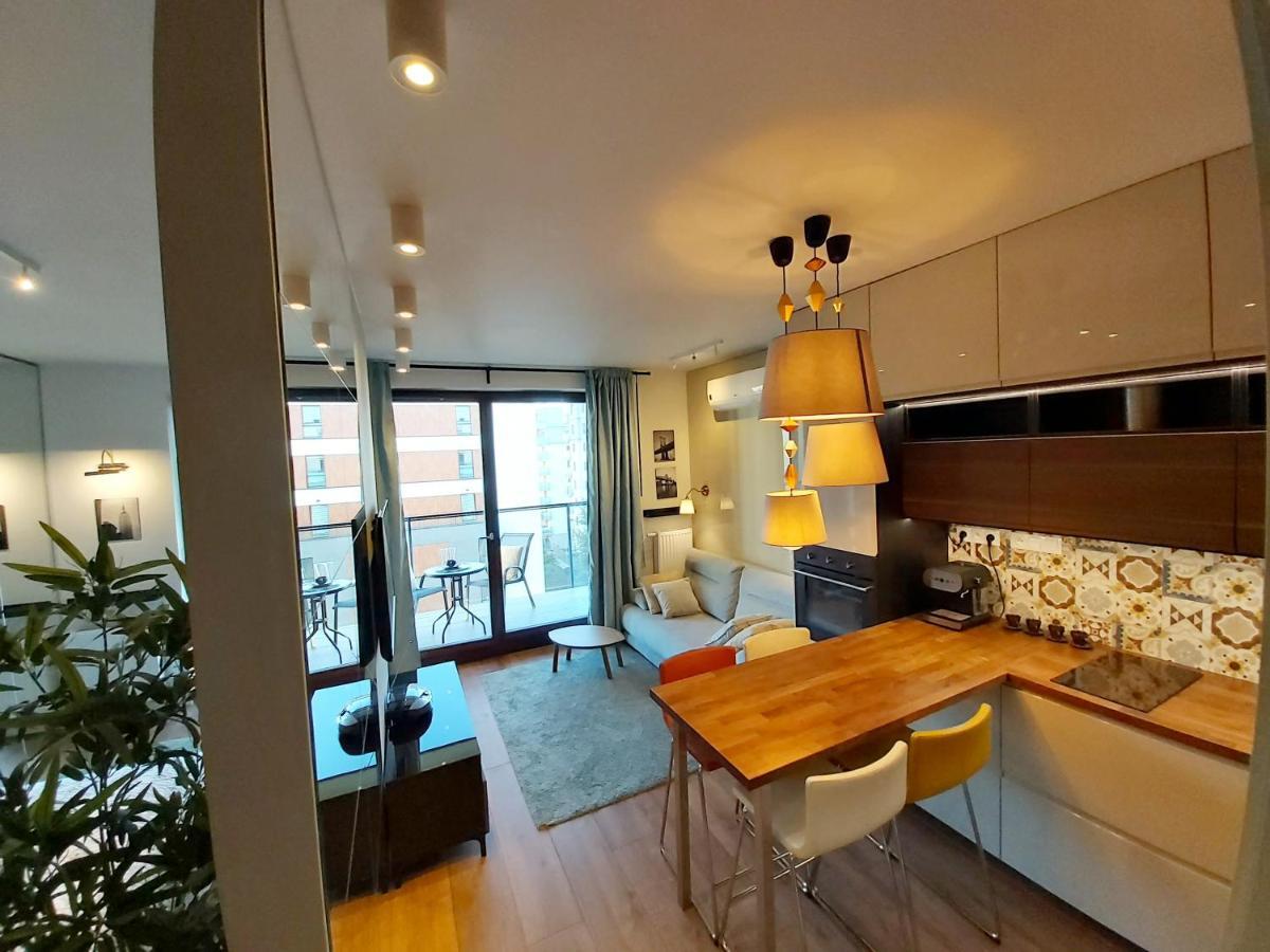 Siedmiogrodzka - Most Handy Location, Aircon & Garage Free Apartment Warsaw