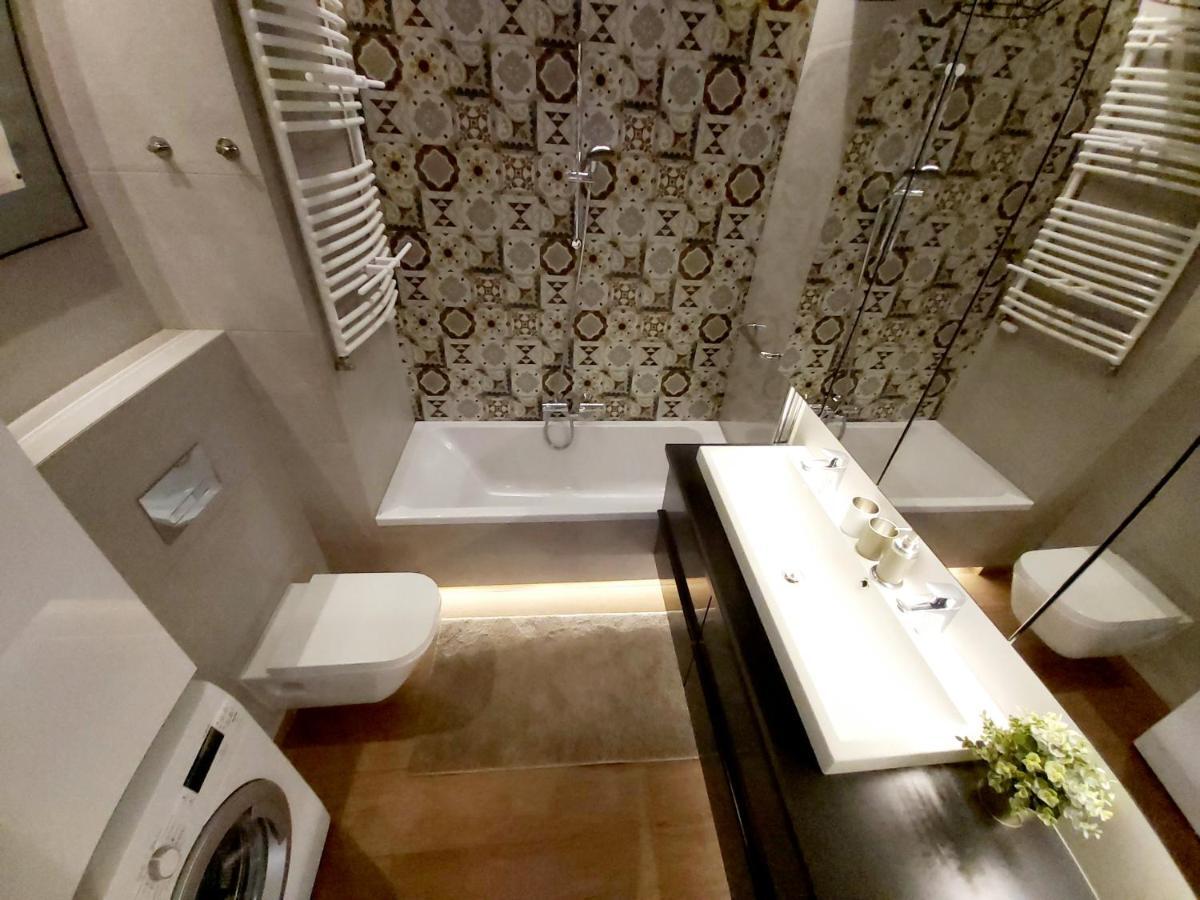 Siedmiogrodzka - Most Handy Location, Aircon & Garage Free * Warsaw