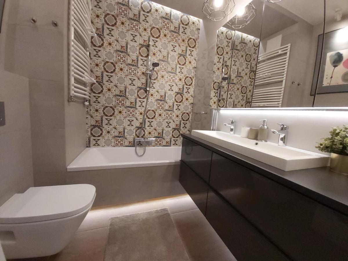 Apartment Siedmiogrodzka - Most Handy Location, Aircon & Garage Free *