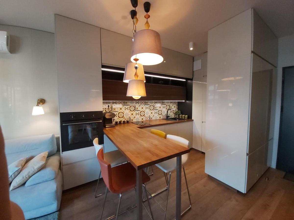 Siedmiogrodzka - Most Handy Location, Aircon & Garage Free Apartment Warsaw